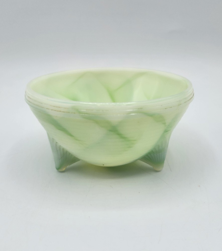 VTG 1940s Akro Agate Slag URANIUM Glows JADITE GREEN FOOTED DISC BOWL 3.5 DIAM