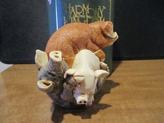 Harmony Kingdom A Love Supreme Pigs RW CC Redemption UK Made Box Figurine
