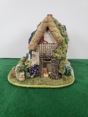 Lilliput Lane Paradise Lost L2612. Mint in its original box with a deed.