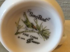 VINTAGE 1976 ENESCO SONG BIRD 10 OZ. MUGS. ( YELLOW WARBLER ) Fine China Slim