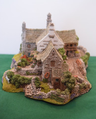 Lilliput Lane High Ghyll Farm. Mint in its original box with a deed. Signed.