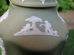 WEDGWOOD RARE TEA CADDY GREEN DIP JASPER AND WHITE RELIEFS OF ZEPHYRS AND GARLAN