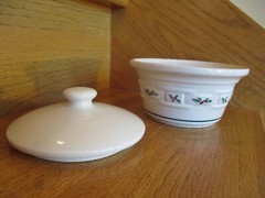 Longaberger Traditional Holly Small Covered Dish Christmas *shipping included!*
