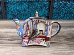 VTG Enameled Miniature Teapot Cat Looking in Mirror Unbranded Blue WHIMSICAL