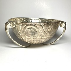 Taneez Pakistan Silver Tone Decorative Relief Elephant Head Tripod Stand Bowl 8″