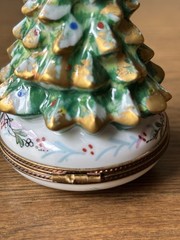 Authentic Rare Limoges Peint Main Christmas Tree Retired Trinket Box Signed