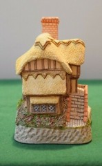 David Winter Cottages Whileaway Cottage. In excellent condition with COA