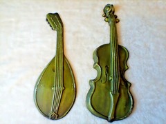 VINTAGE “ROYAL” CAST METAL VIOLIN & MANDOLIN OLIVE GREEN WALL DECOR HANGING 18″