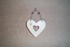 HAND CRAFTED COUNTRY WOOD WALL HANG “3.5” PEACH TRIMMED HEART” ( New Old Stock)
