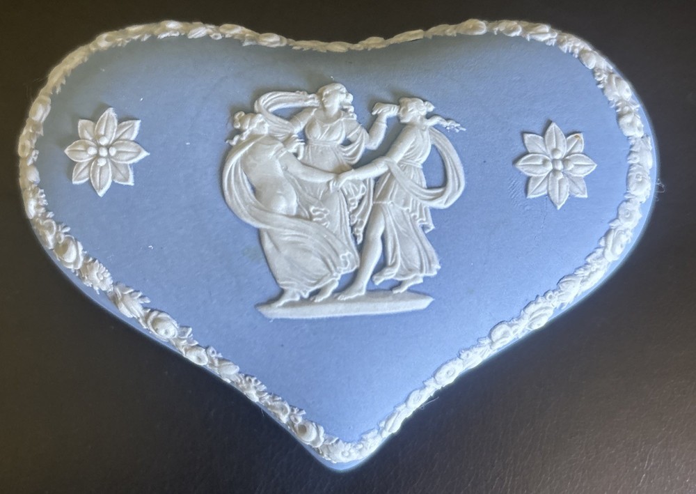 Wedgwood Jasperware heart-shaped trinket box