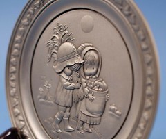 Hallmark Little Gallery Pewter Plate Joan Walsh Anglund Autumn 1975 Winter 1971