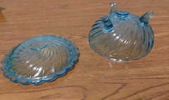 Wilkerson Light Blue UV Reactive Tninket Dish 3-footed NEW 3 In Tall 4 In Wide