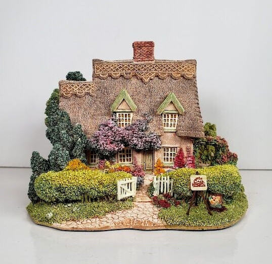 Lilliput Lane Cotman Cottage. Mint in its original box with a deed.