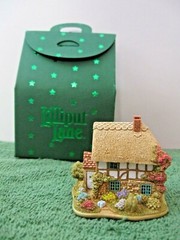 Lilliput Lane The Perfect Gift. Mint in original box. L2952