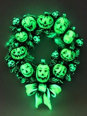 Harmony Kingdom Art Neil Eyre Designs Halloween glow dark pumpkin wreath magnet