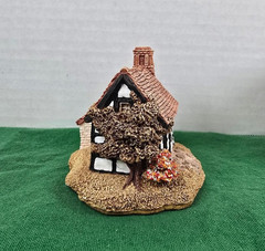 Lilliput Lane Five Ways Cottage. In excellent condition in original box.