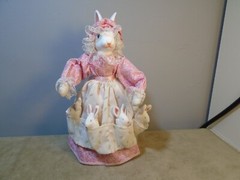 HANDMADE CERAMIC HEAD MOMMY RABBIT WITH 4 BABIES IN APRON 8” FIGURE UNBRANDED