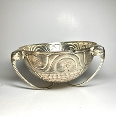 Taneez Pakistan Silver Tone Decorative Relief Elephant Head Tripod Stand Bowl 8″