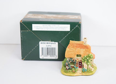 Lilliput Lane Rose Bouquet . Mint in its original box with a deed.