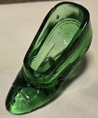 Vintage Emerlad Green Pressed Glass SHOE Slipper High Heel Figurine Unbranded
