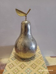 Tozai Home Tin Wrapped Textued Pear Brass Stem And Leaf Silver Tone W/nails