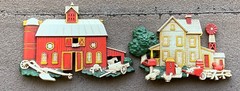 Vintage 1975 HOMCO Plastic WALL PLAQUES RED BARN AND FARM HOUSE Kitchen Wall Art