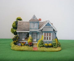 Lilliput Lane Spring Victorian. Mint in its original box with a deed.