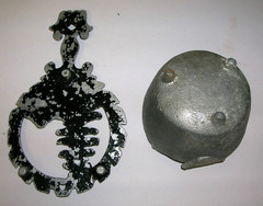 2 Country Home Shelf Decor Figures Cast Aluminum Small Trivet & Cauldron Vintage