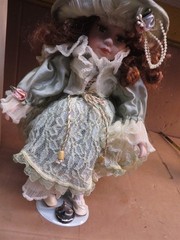 VINTAGE DRESSED DOLL 16 ” w/ BOX ” ASHLEY BELLE ” # NA2600 PORCELAIN DOLL + CAT
