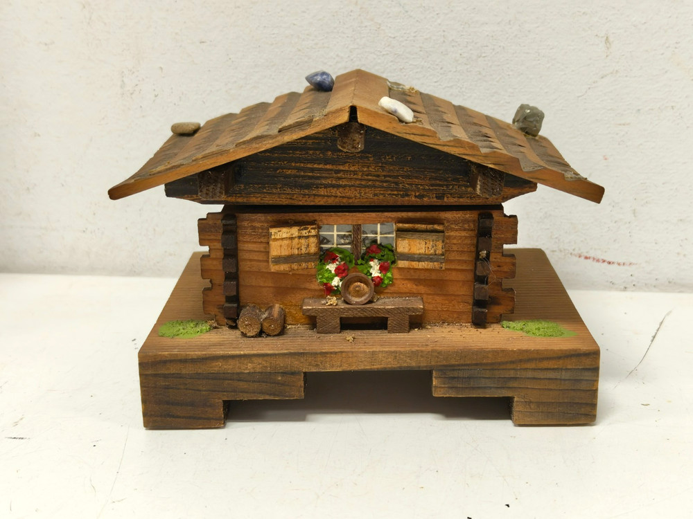 Vintage Wood Swiss Cabin House Le Vieux Chalet Music Box Made in Switzerland
