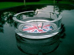 UNITED KINGDOM WITH FLAG DESIGN LOGO CLEAR GLASS ASHTRAY SOUVENIR