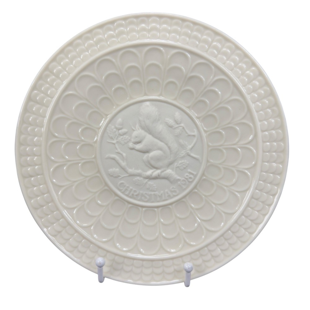 Belleek Christmas 9inch Plate Dish Fine Porcelain 1981 Red Squirrel Ireland VTG
