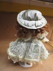 VINTAGE DRESSED DOLL 16 ” w/ BOX ” ASHLEY BELLE ” # NA2600 PORCELAIN DOLL + CAT