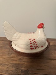Vtg Nesting White Hen on Brown Pottery Basket -Weave Base Gold Trim Candy Dish