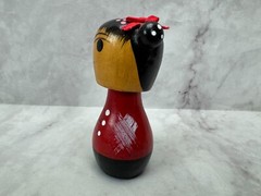 Vintage Kokeshi Wooden Bobblehead Doll Nodder Hand Painted 3 1/2″ Tall