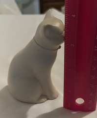 Vintage Stone Casting Cat Figurine – Ivory Fun
