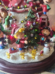 Danbury Mint Lighted The Peanuts Christmas Snowman Charlie Brown Snoopy