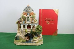 David Winter Island of Devotion. Mint in its original box with a COA .