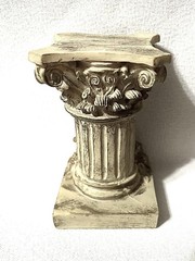 MINIATURE VINTAGE PEDESTAL DISPLAY STAND FOR SMALL KNICK KNACKS 4.5″ X 2.5″