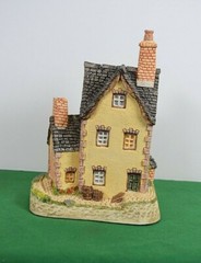David Winter Cottages Murphys In its original box with a COA.