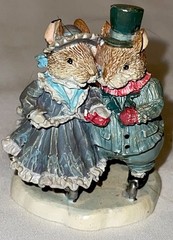 Vintage Cast Iron Or Cast Metal Mouse Couple Figurine