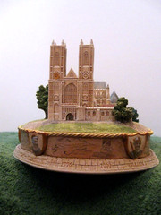 Lilliput Lane Westminster Abbey. Mint in its original box with a deed.