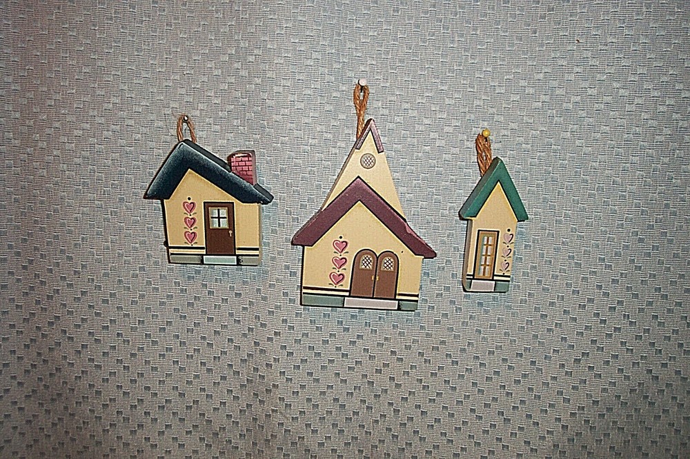 HAND CRAFTED COUNTRY WOOD WALL HANG “COUNTRY CHURCH & HOUSE” 3 piece set