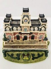 Lilliput Lane Disney Collection WDW Railroad Station – Ray Day Signed NIB RARE
