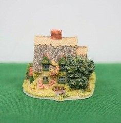 Lilliput Lane Miniatures Cotman Cottage. Mint in its original box.