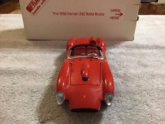 Danbury Mint 1958 FERRARI 250 TESTA ROSSA 1:24 Precision Metal Diecast