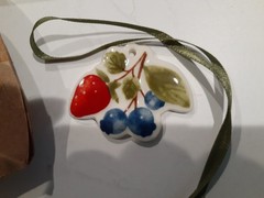NEW IN PACKAGE Longaberger Basket Ceramic Berry Tie-On