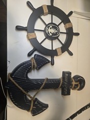 Handcrafted Nautical Ship Wheel & Anchor Decor – Perfect Beach-Themed Gift