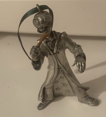 2001 Hallmark Harry Potter Chooses A Wand Pewter Keepsake Christmas Ornament