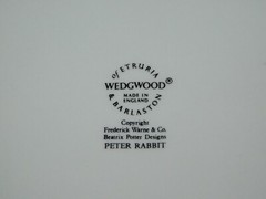 VINTAGE KITCHEN 6 1/2″ ACROSS WEDGWOOD ENGLAND PETER RABBIT CERAMIC BOWL